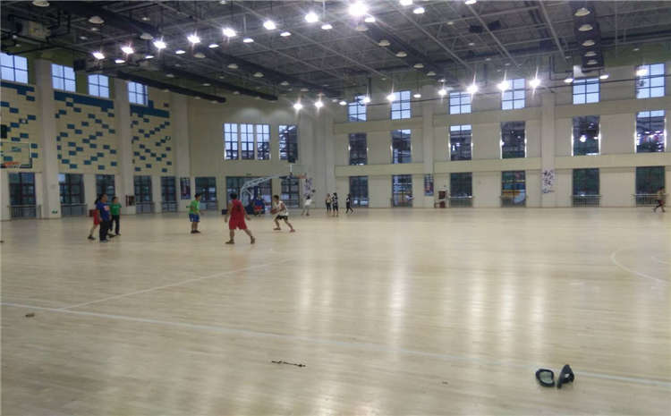 專業(yè)的舞臺(tái)實(shí)木地板造價(jià)是的多少？