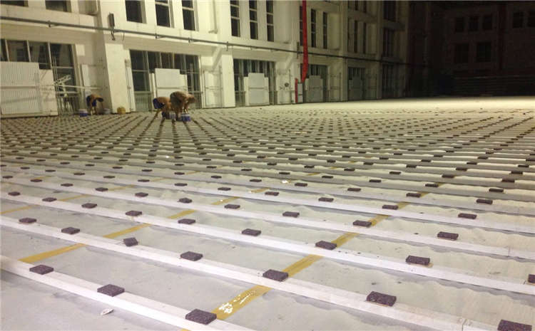 俄勒岡松羽毛球館木地板怎么翻新？