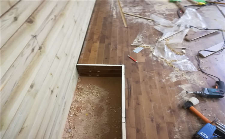 單層龍骨結構籃球館木地板多少錢一平？