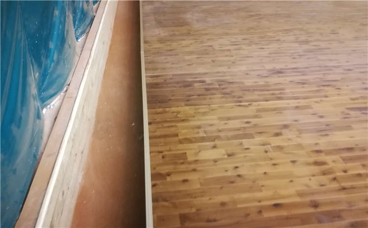 20厚風(fēng)雨操場(chǎng)地板多少錢一平米？